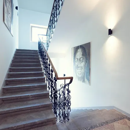 Apartamento Leonart Living 42 *